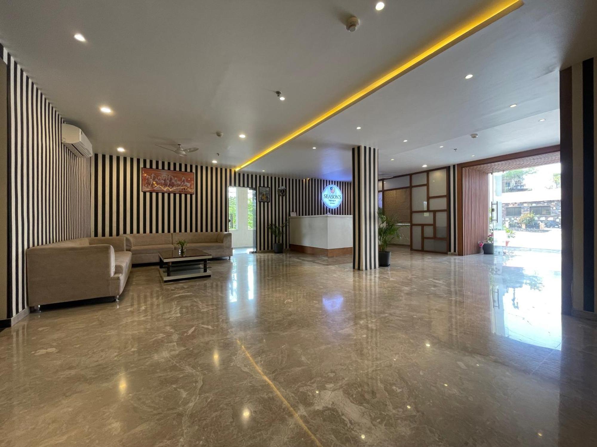 Hotel Seasons Sajjangarh Udaipur Exterior foto